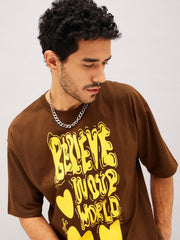 تي شيرت BELIEVE كبير الحجم بني اللون للجنسين