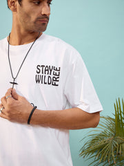 تي شيرت STAY WILD أبيض كبير الحجم للجنسين