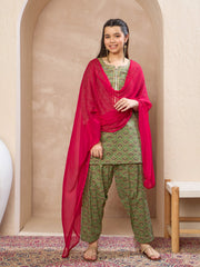 Grils Green Floral Short Kurta With Salwar