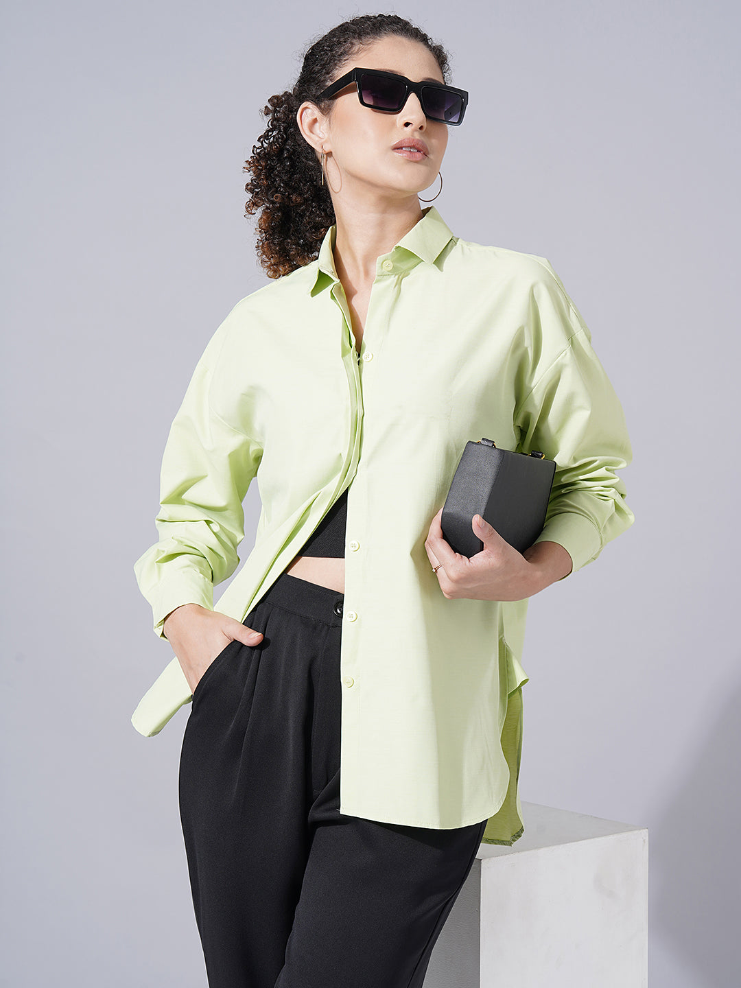 spread collar long sleeves shirt