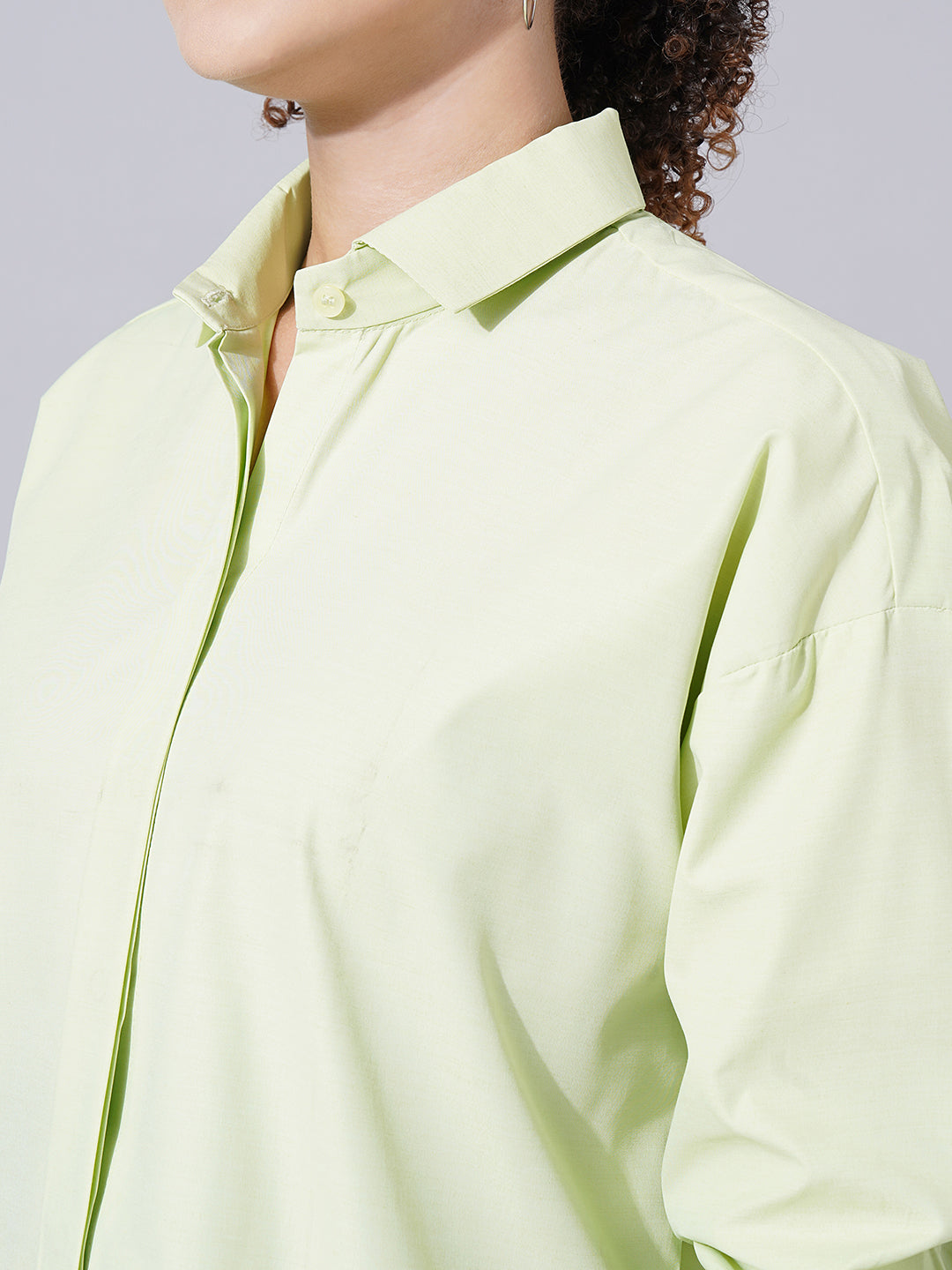 spread collar long sleeves shirt