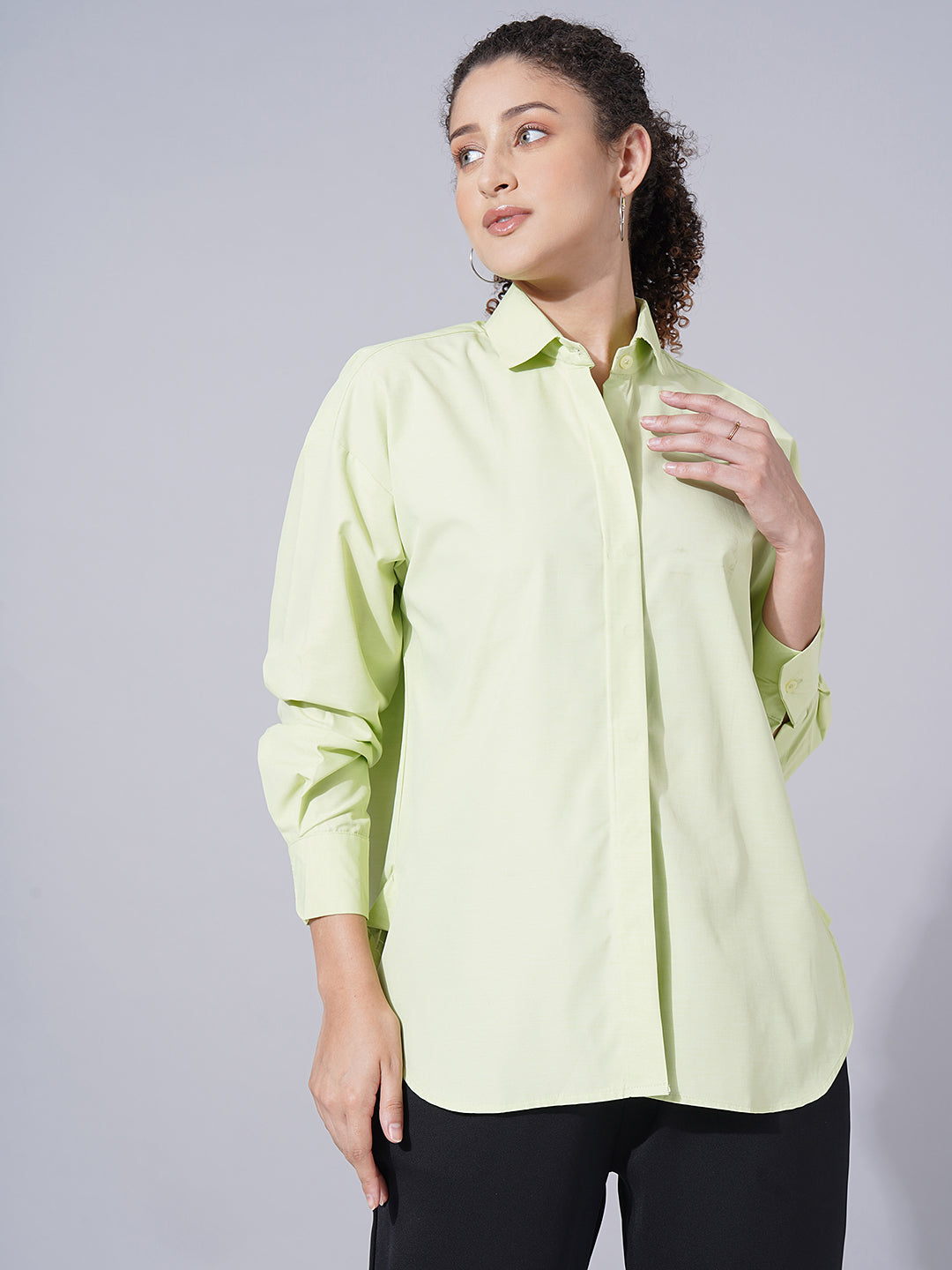 spread collar long sleeves shirt