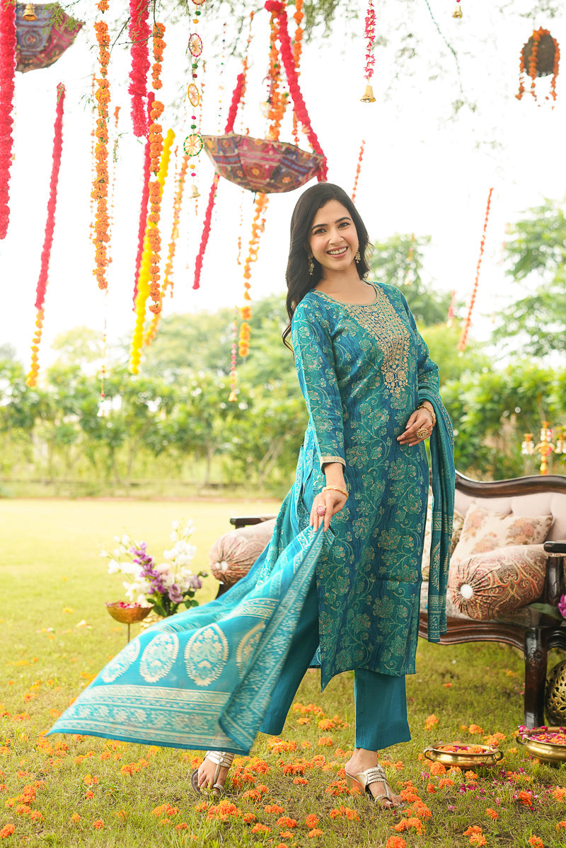 blue viscose rayon solid embroidered straight kurta trousers with dupatta pkskd3057