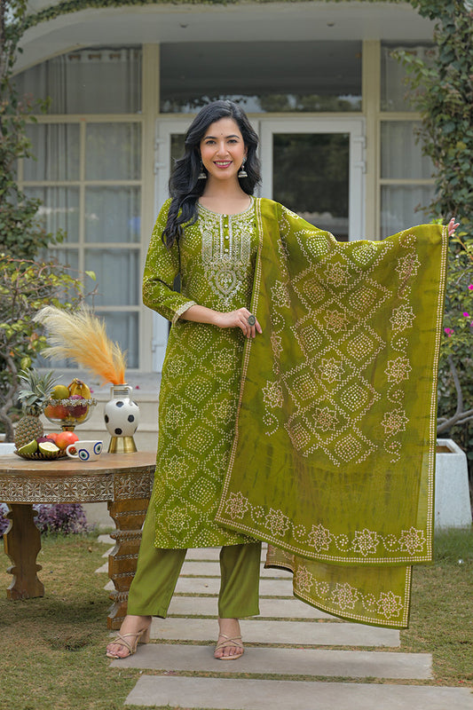 green silk blend bandhani embroidered straight kurta trousers with dupatta pkskd3107