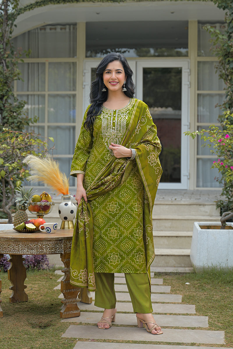 green silk blend bandhani embroidered straight kurta trousers with dupatta pkskd3107