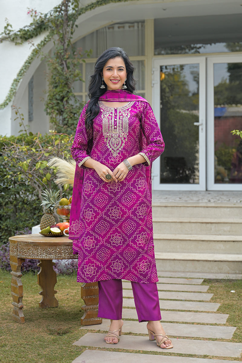 purple silk blend bandhani embroidered straight kurta trousers with dupatta pkskd3108