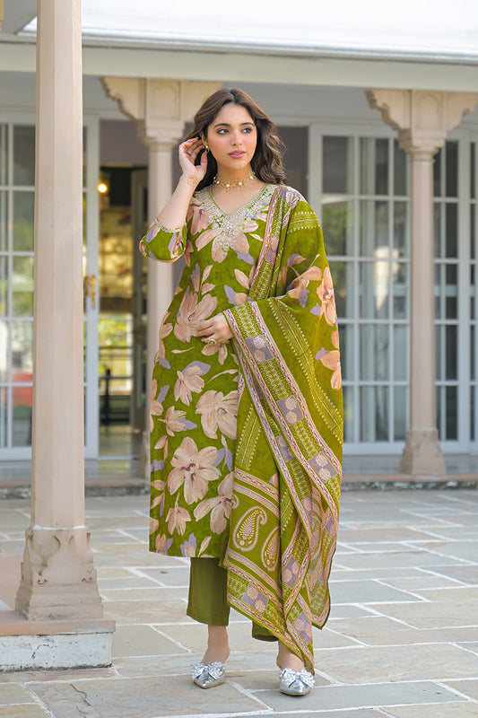 green viscose floral embroidered straight kurta trousers with dupatta pkskd3139
