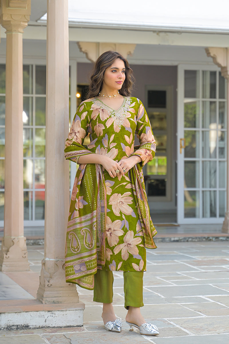 green viscose floral embroidered straight kurta trousers with dupatta pkskd3139