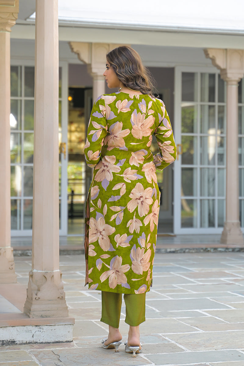 green viscose floral embroidered straight kurta trousers with dupatta pkskd3139