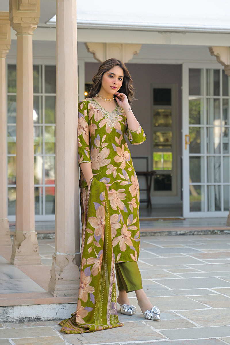 green viscose floral embroidered straight kurta trousers with dupatta pkskd3139