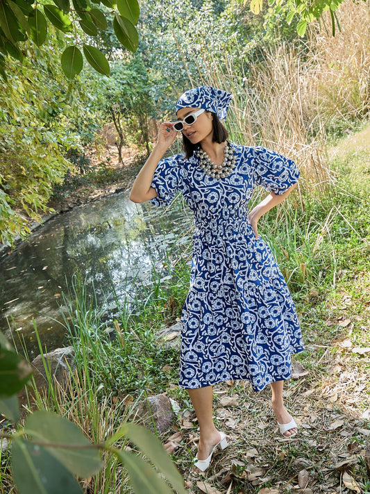 Women Blue & White V-Neck Puff Sleeves Midi Dress