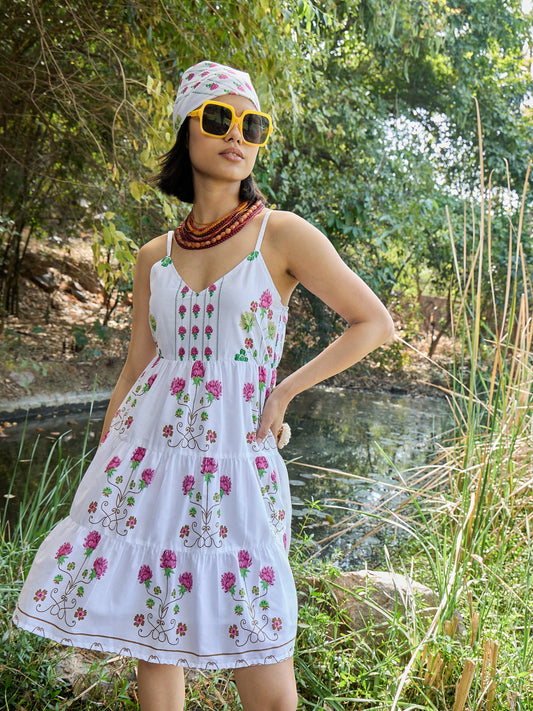 Women White Floral Strappy Short Tiered Dress