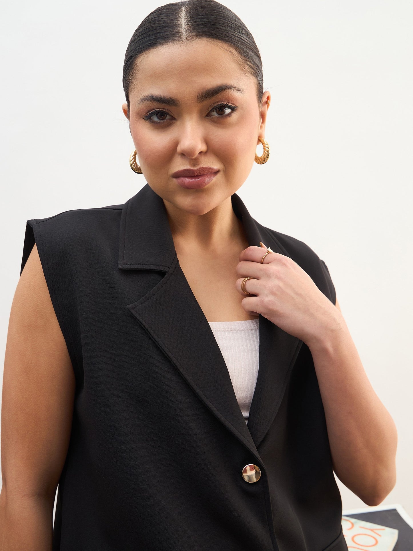 Black Notch Collar Oversize Sleeveless Blazer-SASSAFRAS worklyf