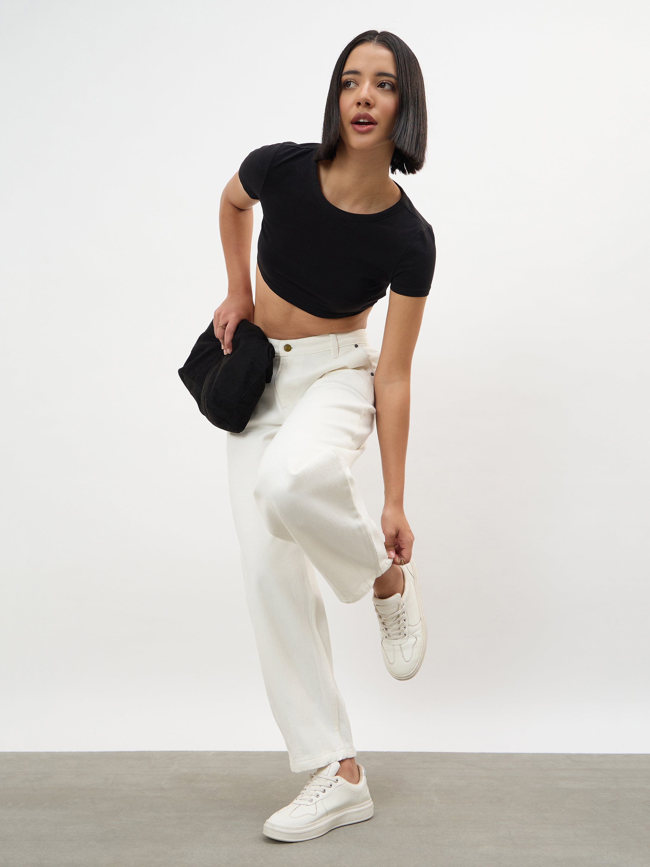 Women White Mid Rise Slouchy Fit Jeans