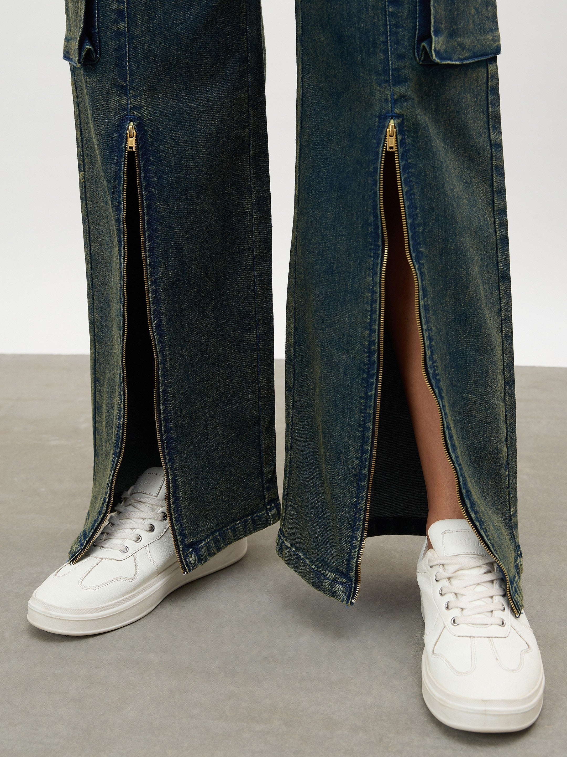 Women Navy Acid Wash Hem Zipper Cargo Straight Jeans