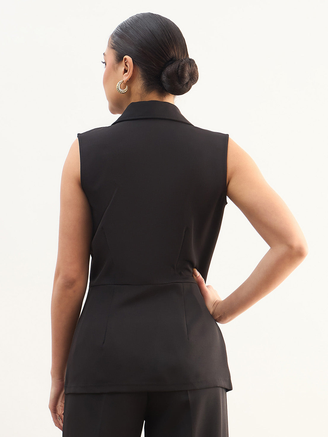 Black Notch Collar Sleeveless Regular Top-SASSAFRAS worklyf