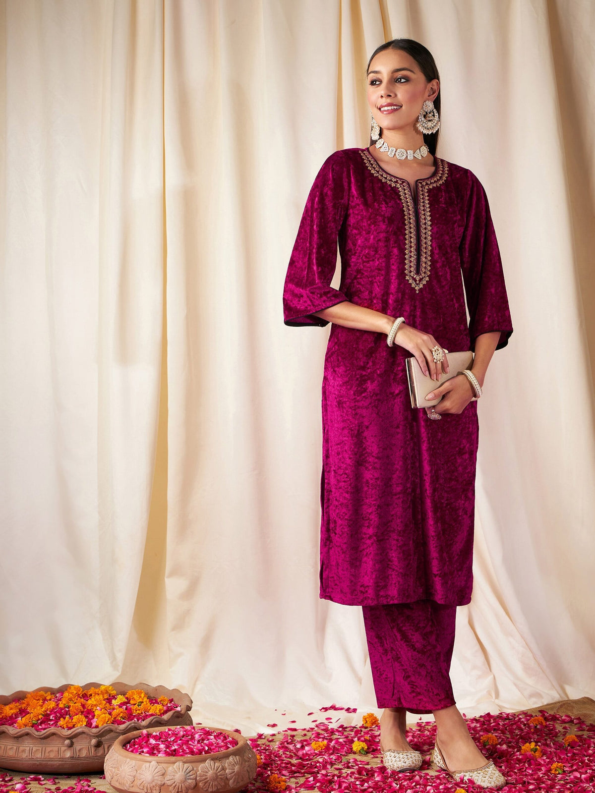 Shae by SASSAFRAS - Women Fuchsia Velvet Straight Kurta with pant