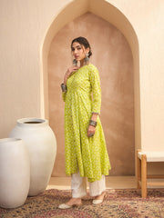 Women Lime Green Floral Buttonned Pocket Kurta