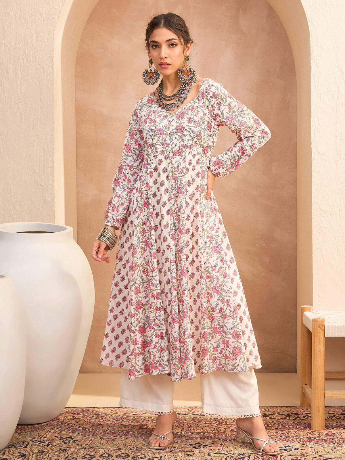 Women White Floral Sweetheart Neck Anarkali Kurta