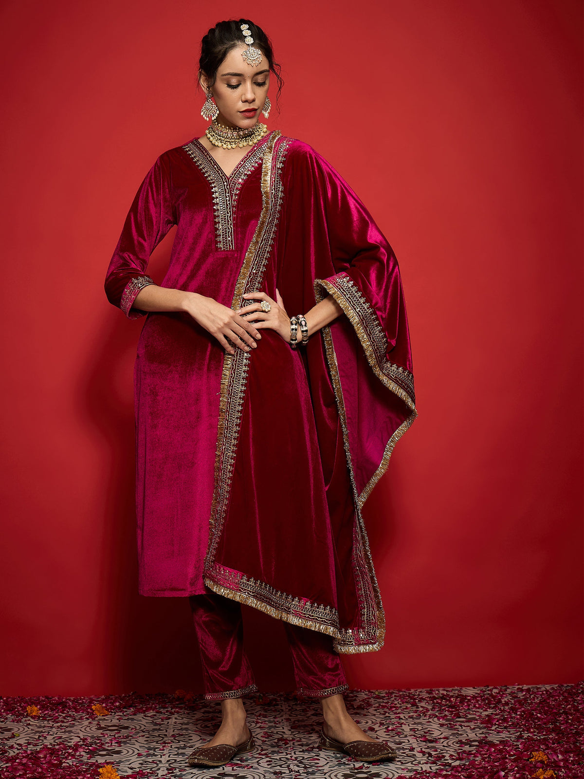 Women Fuchsia Velvet Embroidered Dushala