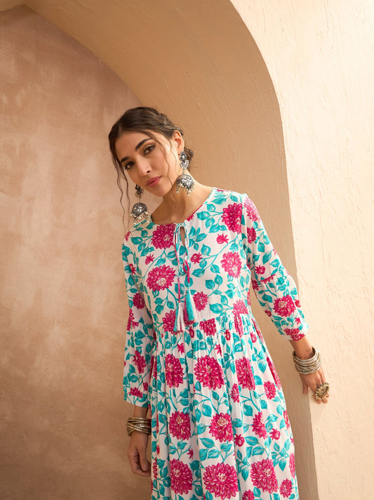 Women Off White Floral Gathered Kurta With Pencil Pants