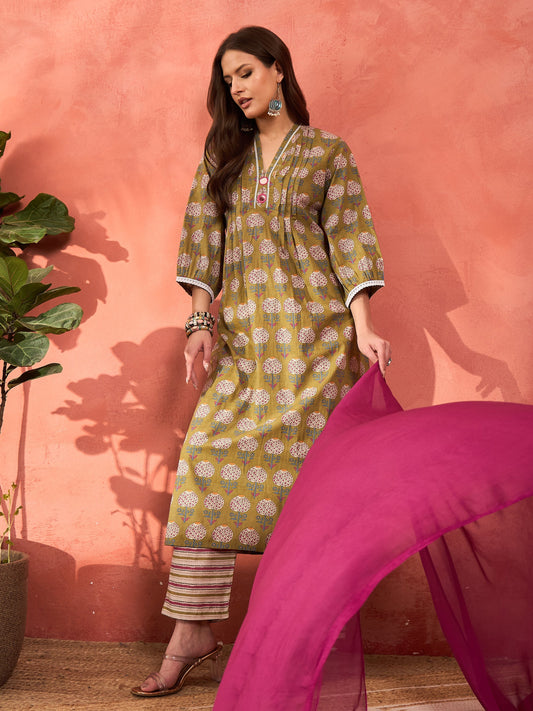 Women Green Floral Cambric Kurta With Pencil Pants & Dupatta