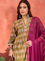 Women Green Floral Cambric Kurta With Pencil Pants & Dupatta