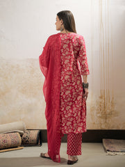 Women Pink Floral Cambric Kurta With Pencil Pants & Dupatta