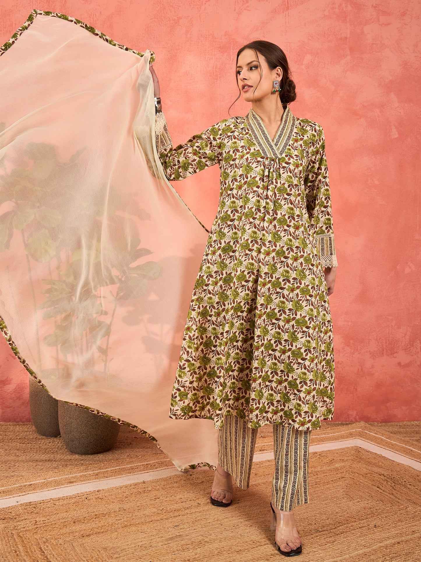Women Off White & Green Floral Kurta With Pencil Pants & Dupatta
