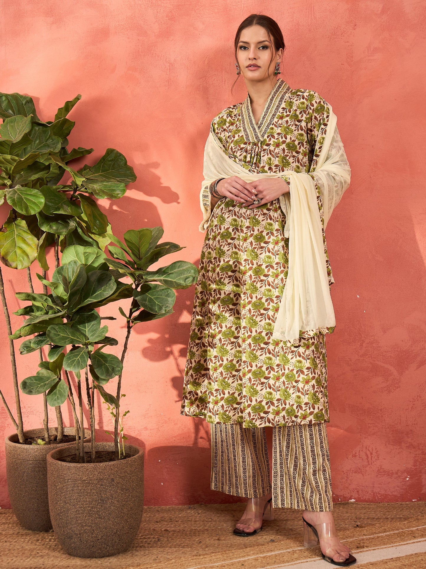 Women Off White & Green Floral Kurta With Pencil Pants & Dupatta