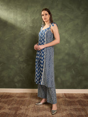 Women Blue Floral Front Button Slit Kurta With Pants