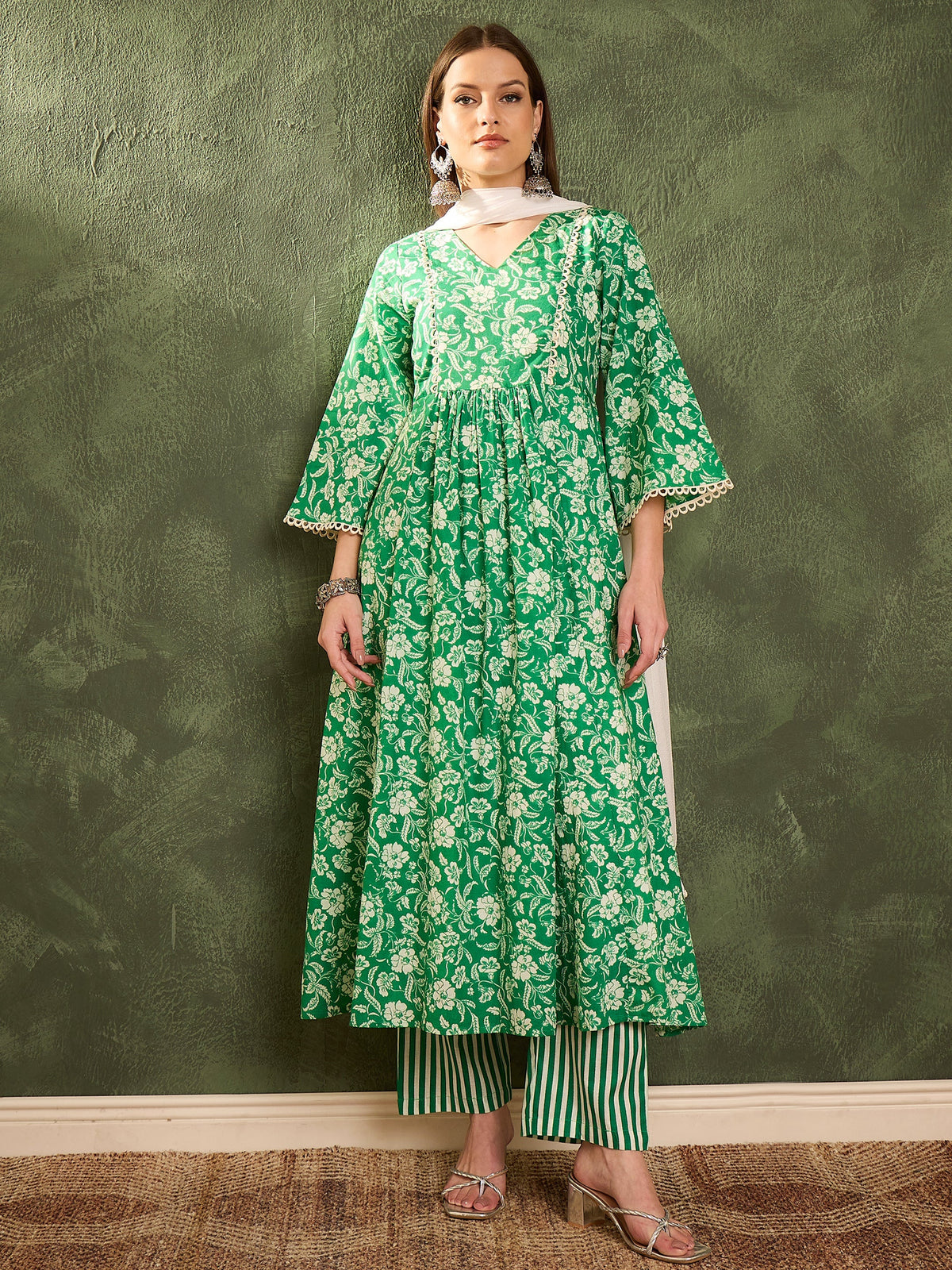 Women Green & White Floral Gathered Kurta Set with Dupatta