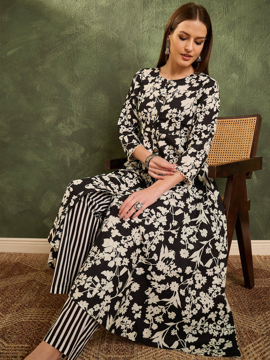 Women Black Floral Button Pocket Kurta with Pants