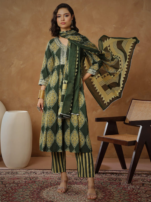 Women Green Floral Gathered Kurta With Pants & Dupatta