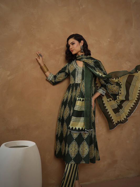Women Green Floral Gathered Kurta With Pants & Dupatta