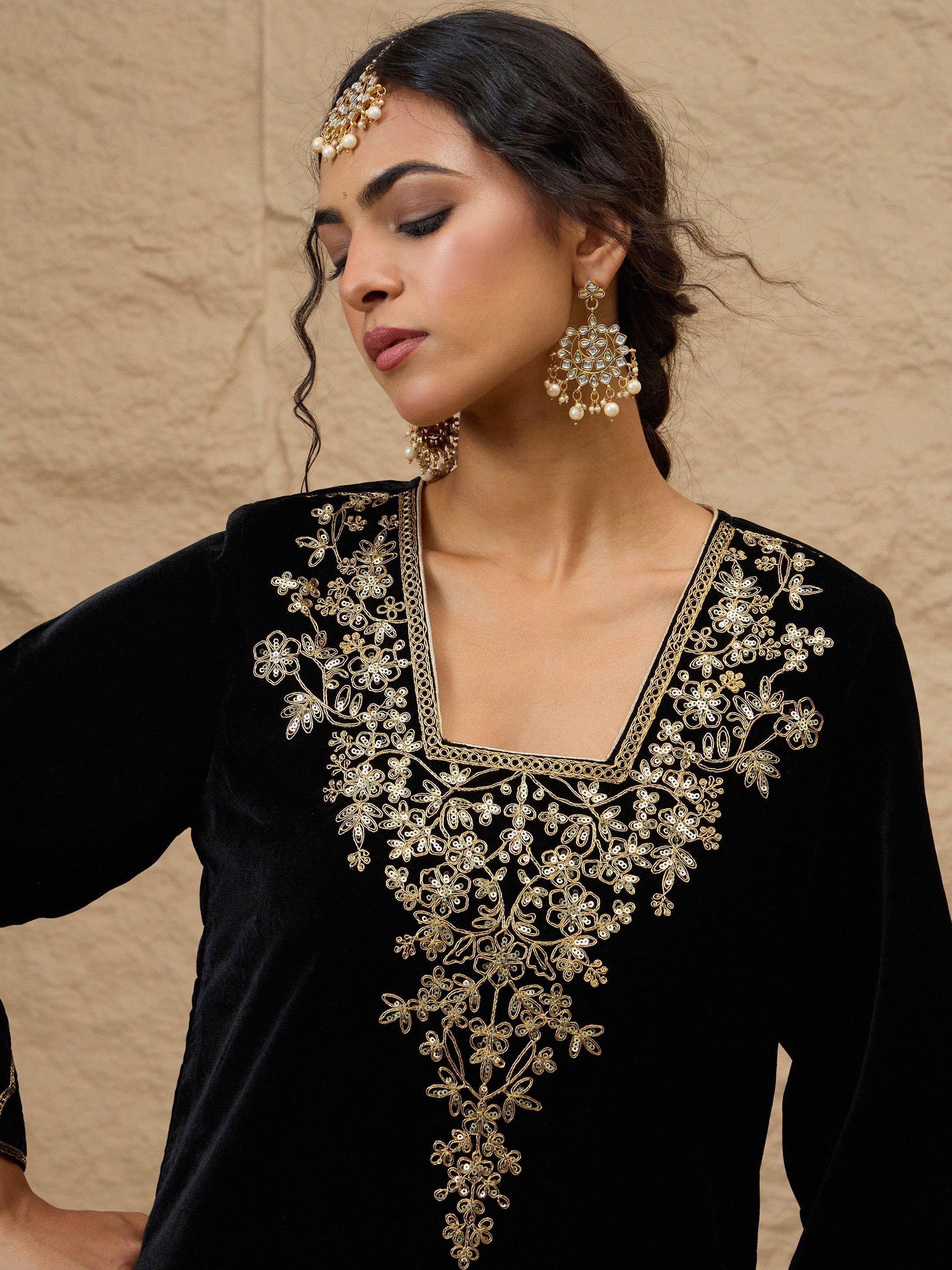 Black Velvet Embroidered Short Kurta With Farshi Salwar Shae by SASSAFRAS