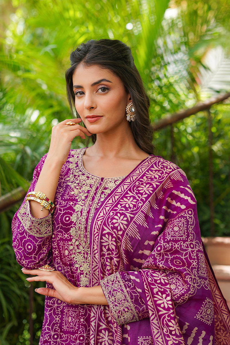 purple silk blend floral embroidered straight kurta trousers with dupatta skskd3119