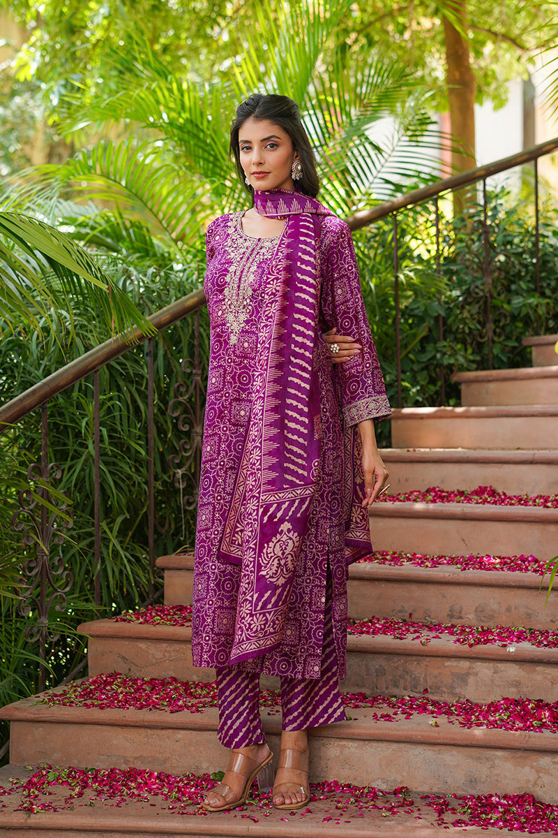 purple silk blend floral embroidered straight kurta trousers with dupatta skskd3119