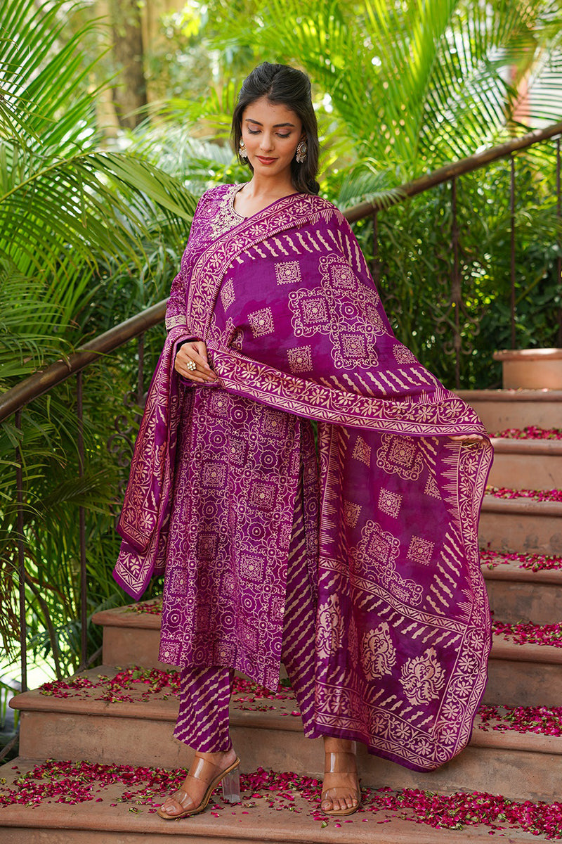 purple silk blend floral embroidered straight kurta trousers with dupatta skskd3119