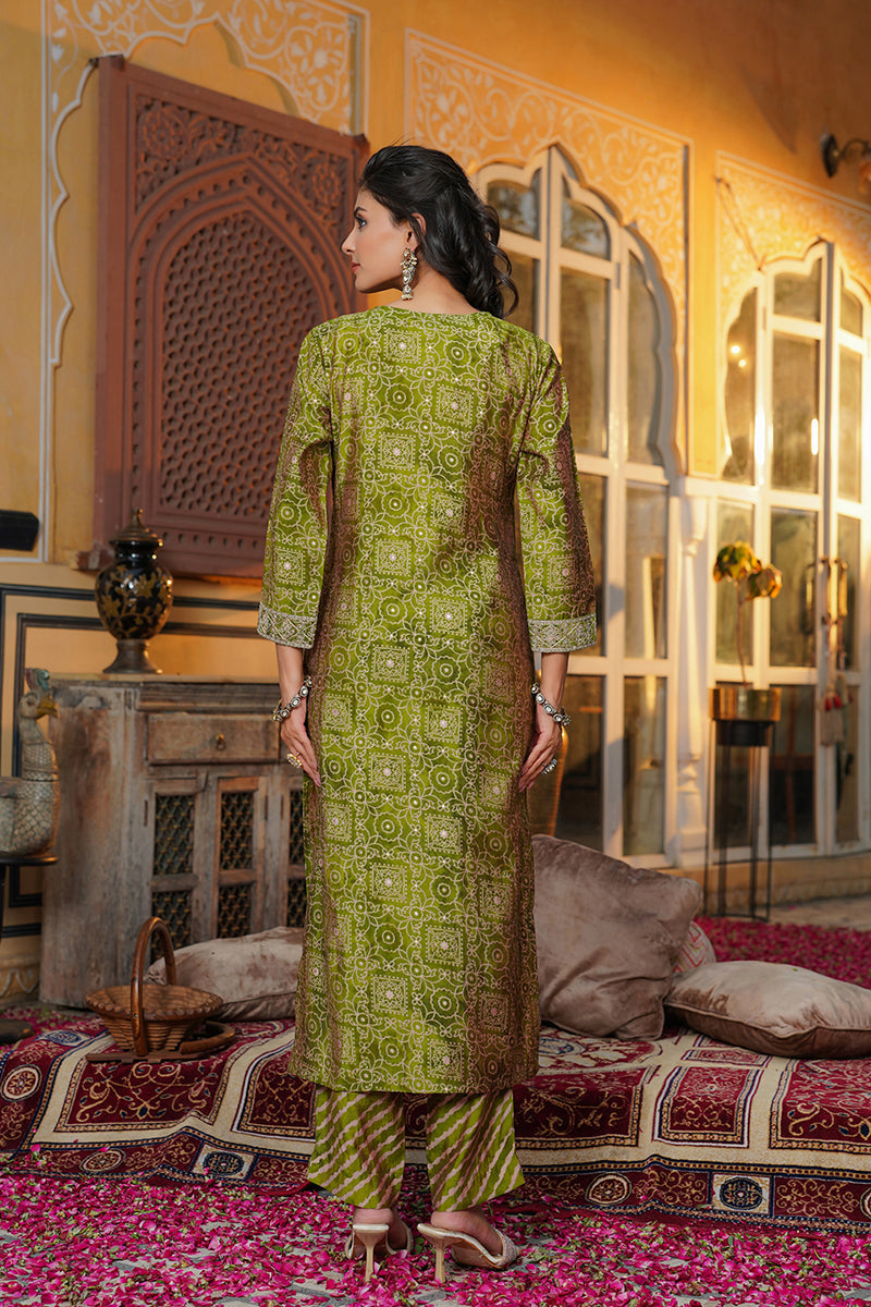 green silk blend floral embroidered straight kurta trousers with dupatta skskd3120