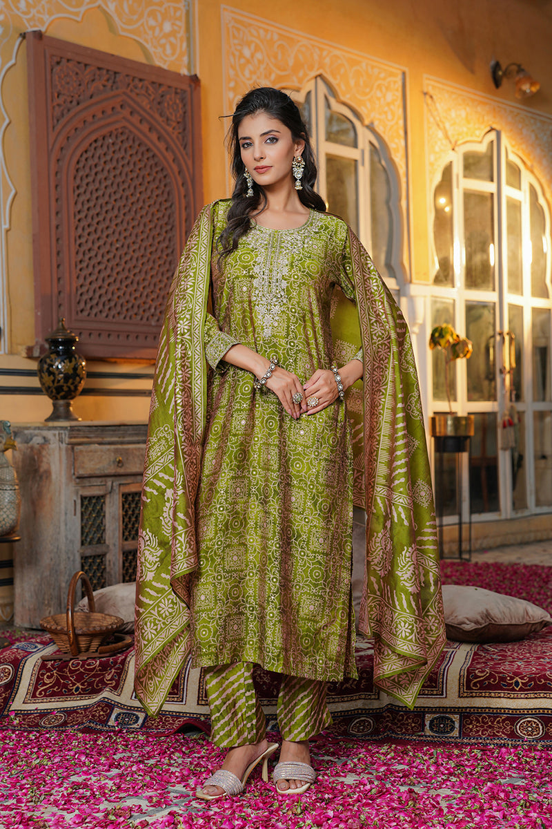 green silk blend floral embroidered straight kurta trousers with dupatta skskd3120