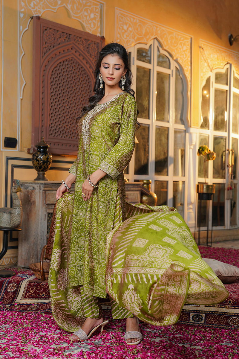 green silk blend floral embroidered straight kurta trousers with dupatta skskd3120