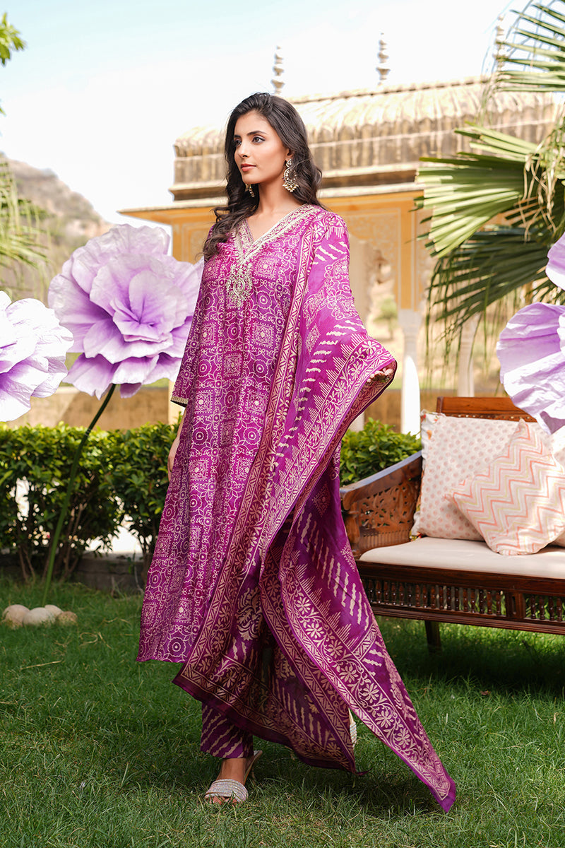 purple silk blend floral embroidered straight kurta trousers with dupatta skskd3121