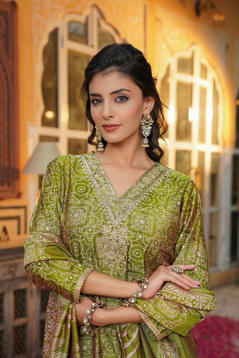 green silk blend floral embroidered straight kurta trousers with dupatta skskd3122