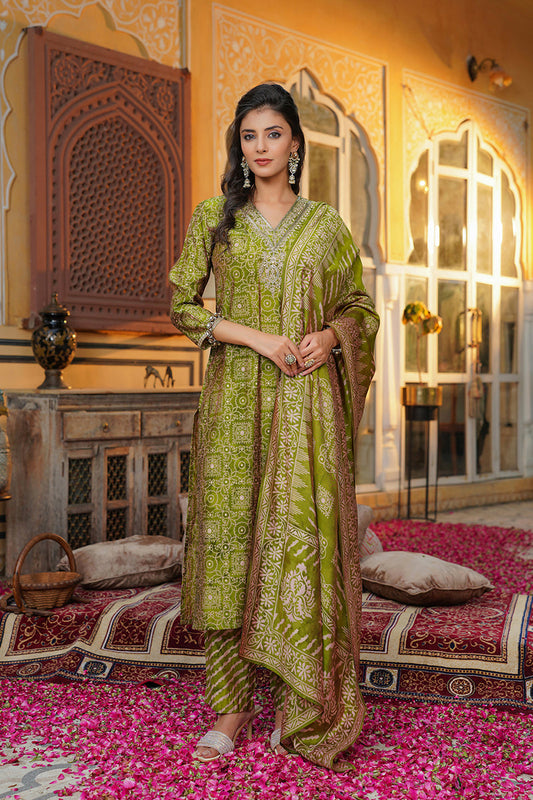 green silk blend floral embroidered straight kurta trousers with dupatta skskd3122