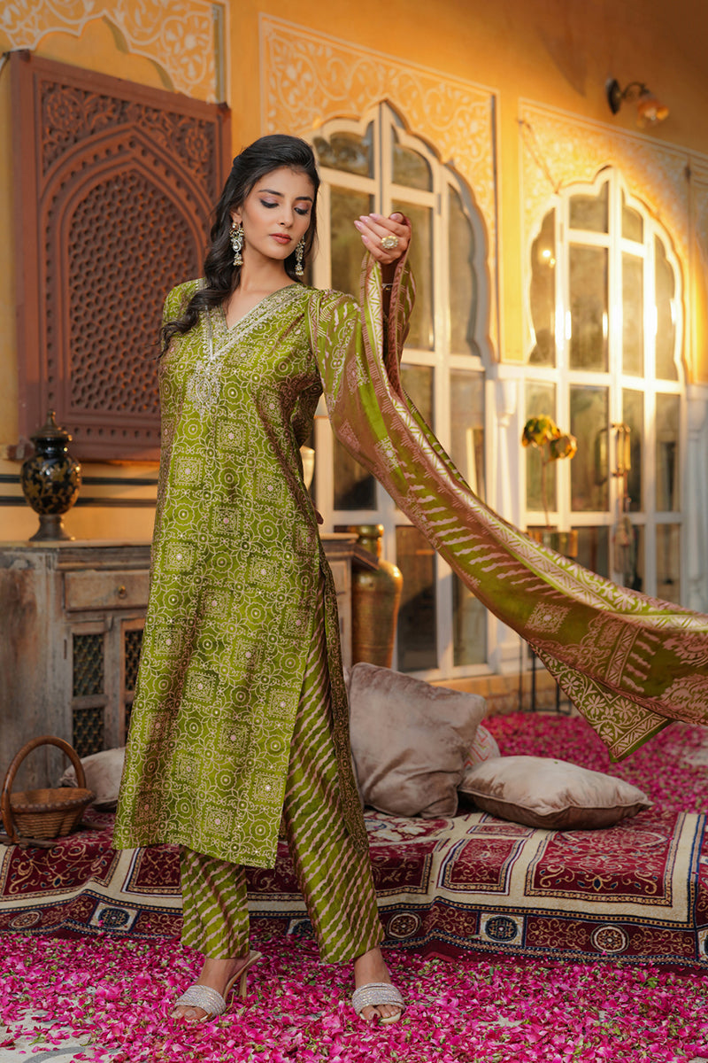 green silk blend floral embroidered straight kurta trousers with dupatta skskd3122