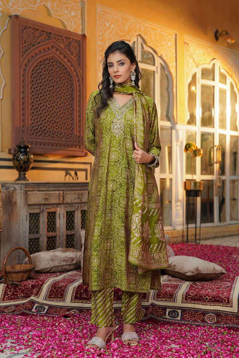 green silk blend floral embroidered straight kurta trousers with dupatta skskd3122
