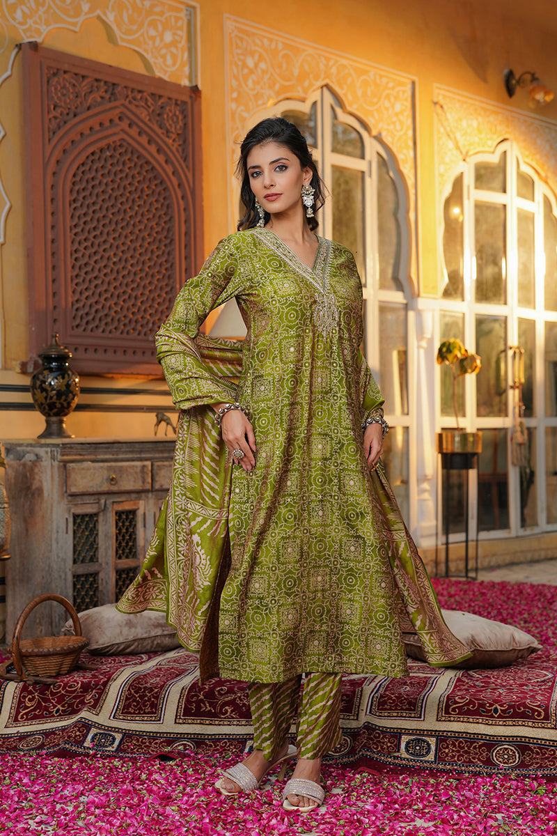 green silk blend floral embroidered straight kurta trousers with dupatta skskd3122