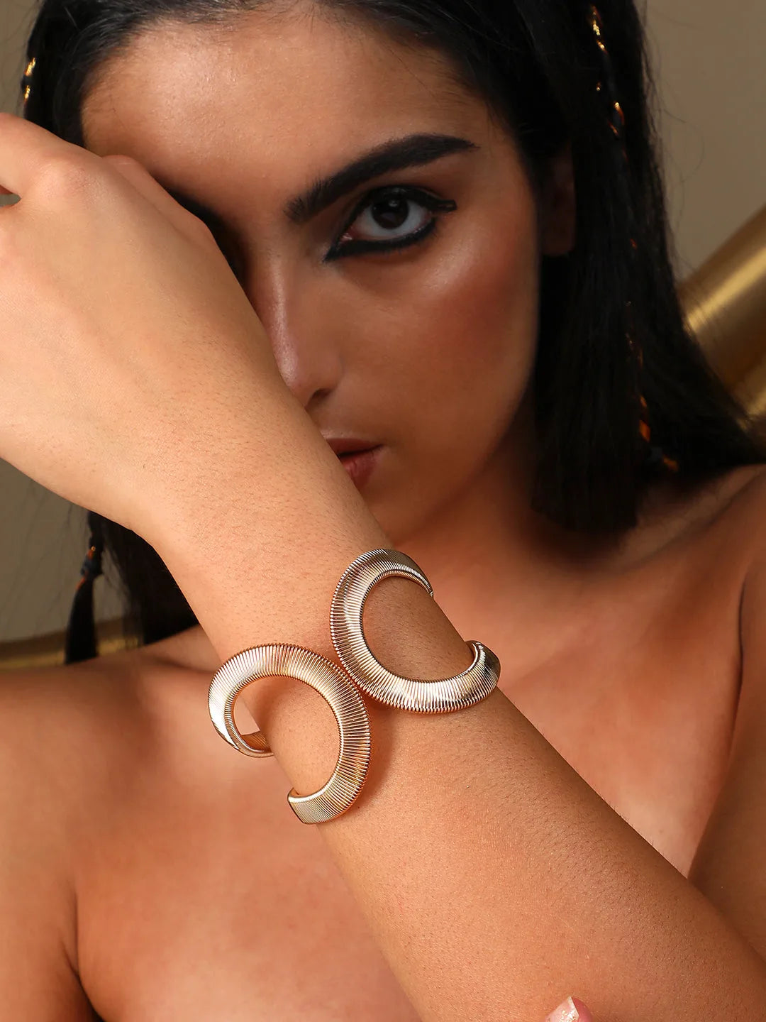 SOHI - Gold Plated Designer Stone Party Bracelet For Women
