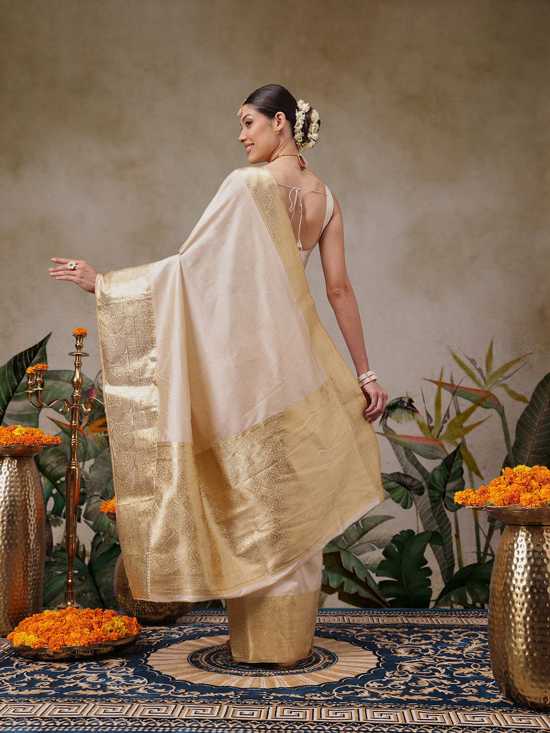 Traditional Ethnic Woven Saree for Onam & Special Occasions with Running Blouse
